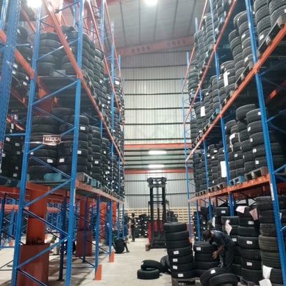 Instalasi rak gudang selective pallet racking di pabrik ban PT Elang Perdana, Bogor