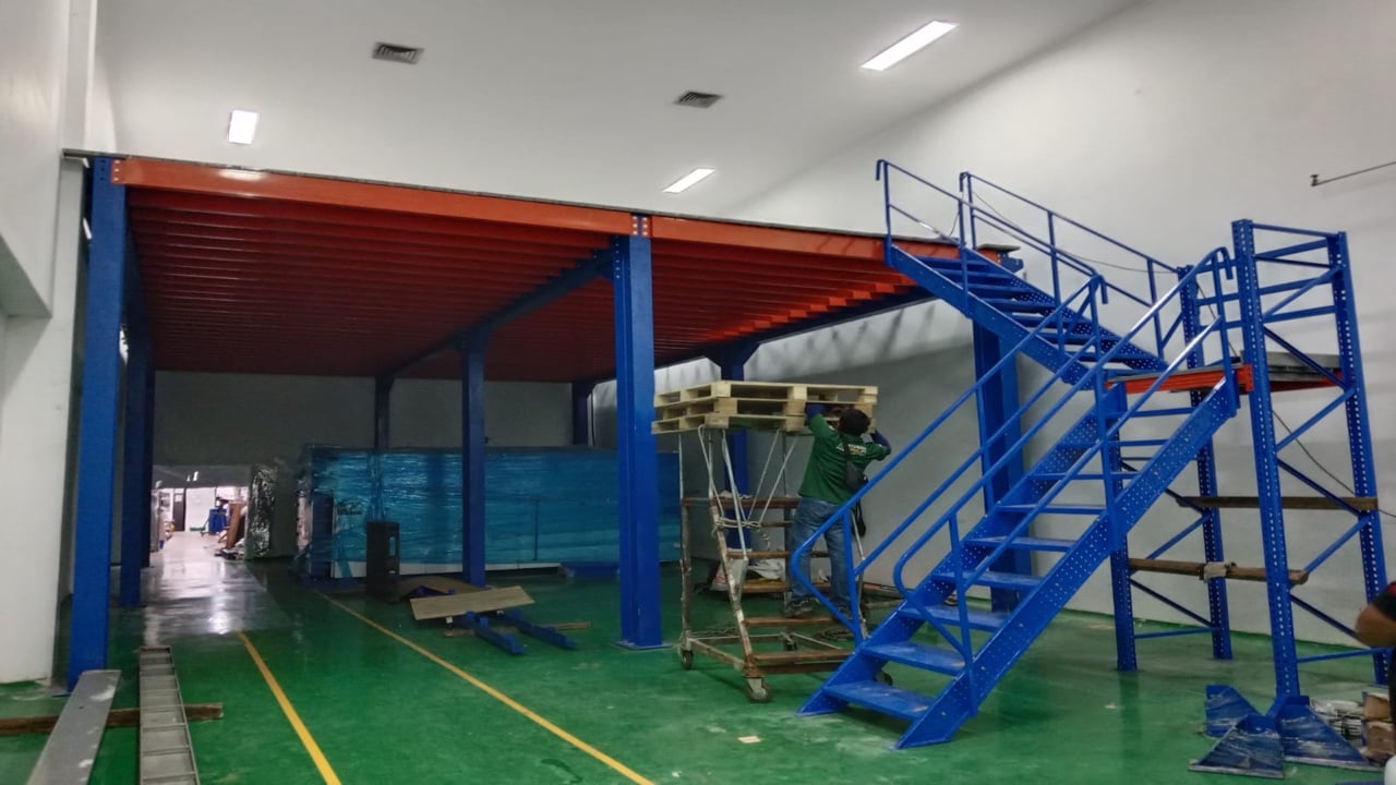 Cara Memasang Rak Mezzanine: Tahapan, Alat & Biaya